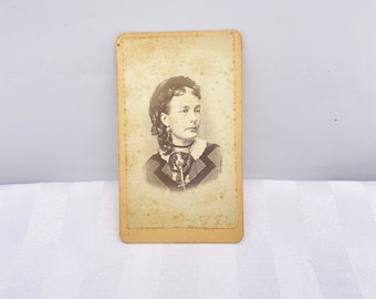 Portrait of a Young Woman Antique Carte de Visite Photo Card - Aurora, Illinois Photographer - Chicago 1860s Carte de Visite Photo