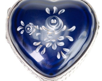 Boîte en forme de coeur en argent, porcelaine émaillée 827-0841