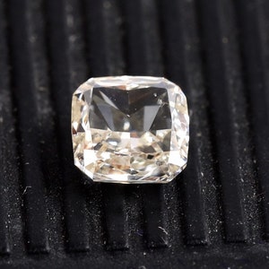0.48 Carat, Natural Loose Diamond 4.45X429 mm Si2 Clarity 100% Genuine Natural Very Light Yellow Fancy Color Cushion Shape Diamond