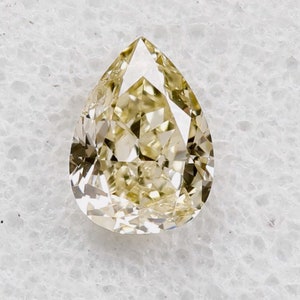 Diamante naturale sciolto da 0,09 carati, 3,25 X 2,37 Si1, purezza 100%, colore verde naturale, a forma di pera, RD195
