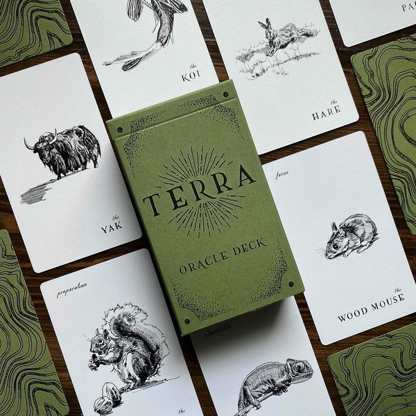 RESTOCKING PREORDER Terra Orakel Deck And Guidebook: 100 Handgezeichnete Tierkarten mit 200+ Seiten-Handbuch | Indie Orakel Karten Deck und Buch