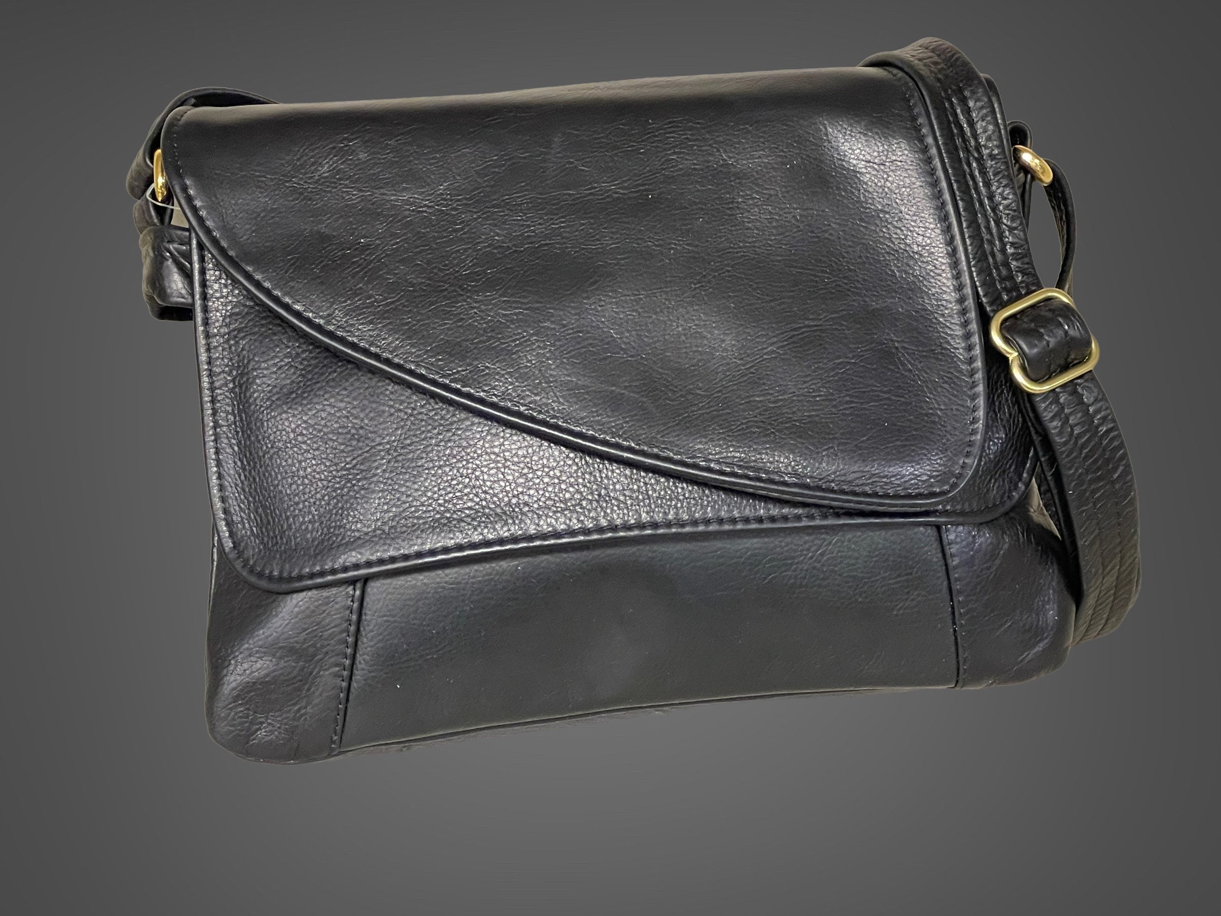 Large leather handbag with compartments hotsell