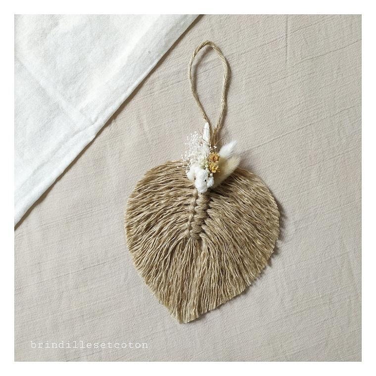Plume Macramé Fleurie, Suspension Pour Décoration Murale, Plume Bohème en Macramé