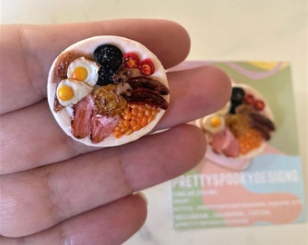Polymer Clay Anstecker: Englisches Frühstück Feinschmecker Abzeichen