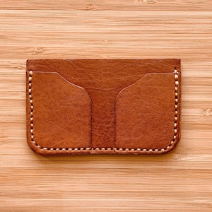 Handgefertigte schlanke Brieftasche aus braunem Leder