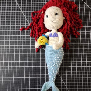 little mermaid&#39;s Ariel and flounder