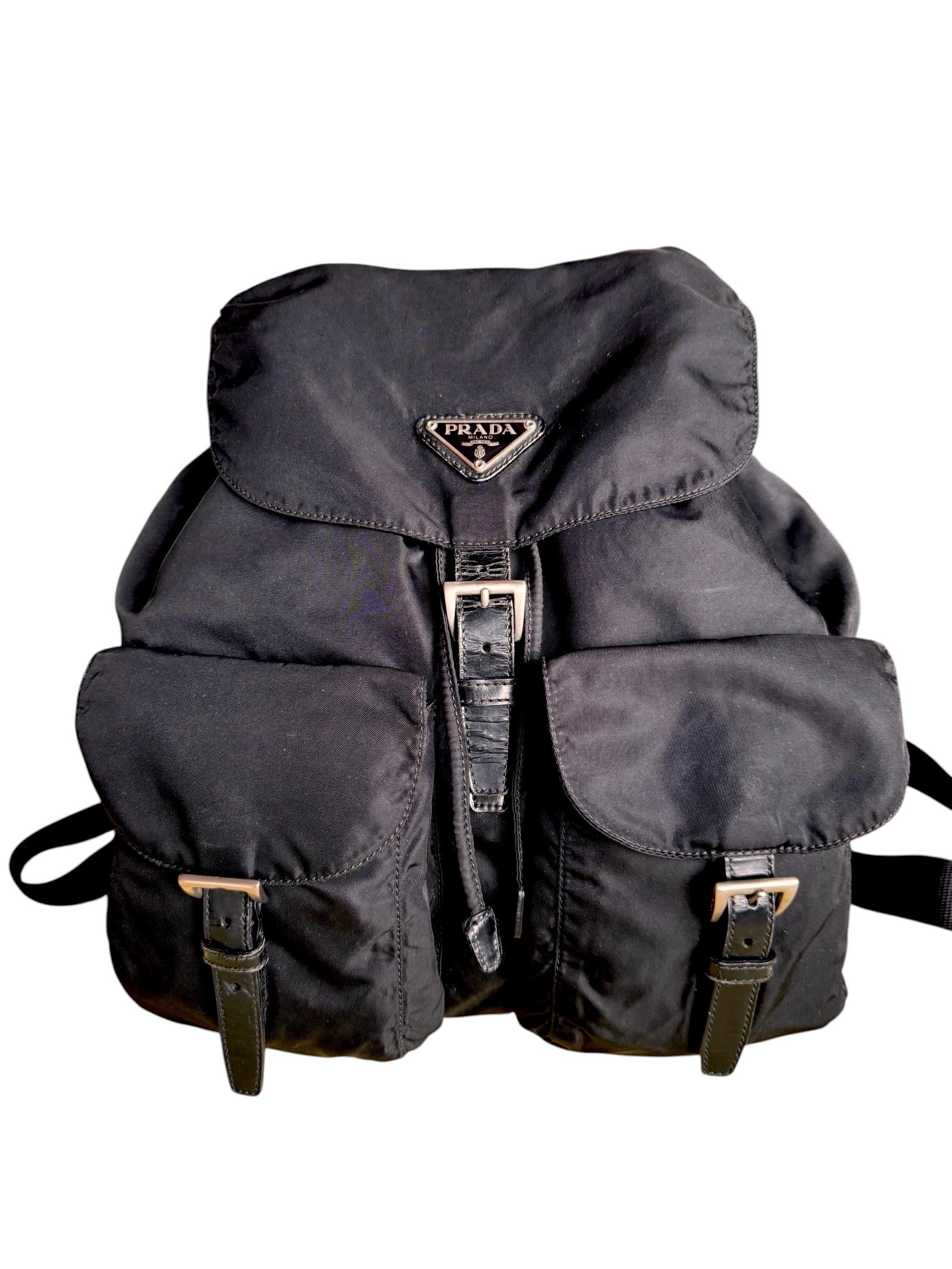 Vintage Prada Classic Vela Nylon Tessuto Backpack Nero Triangle