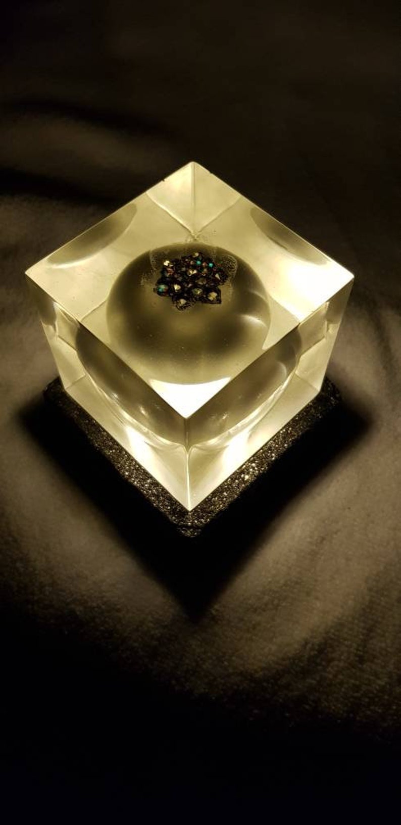 Epoxy resin Cube Night Lamp with LEDs and Lotus Flower ...