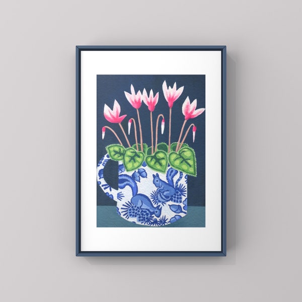 Cyclamen dans Squirrel Jug - Artist Flower Print par Susie Hamilton