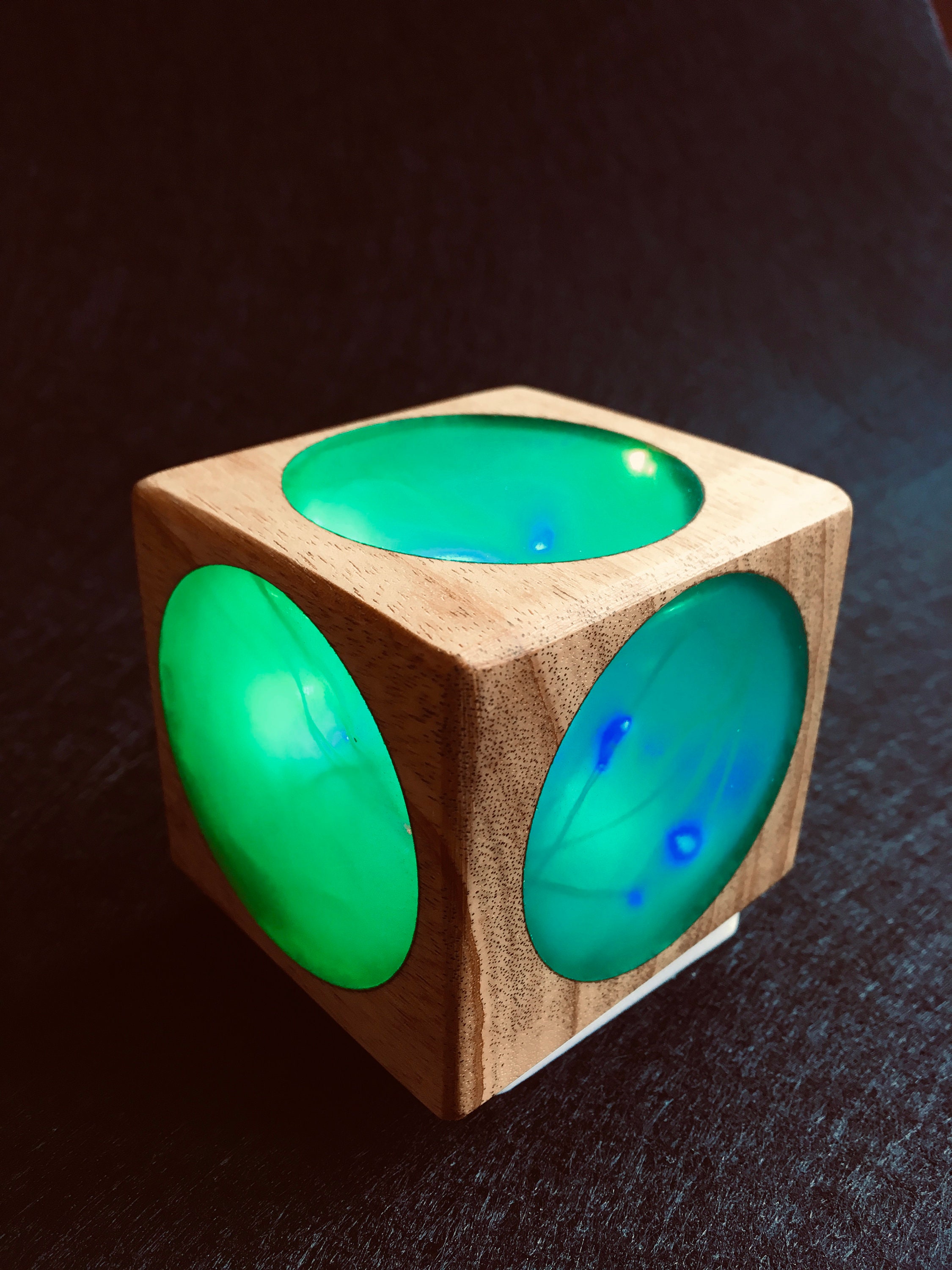 Lampe En bois Et Résine,