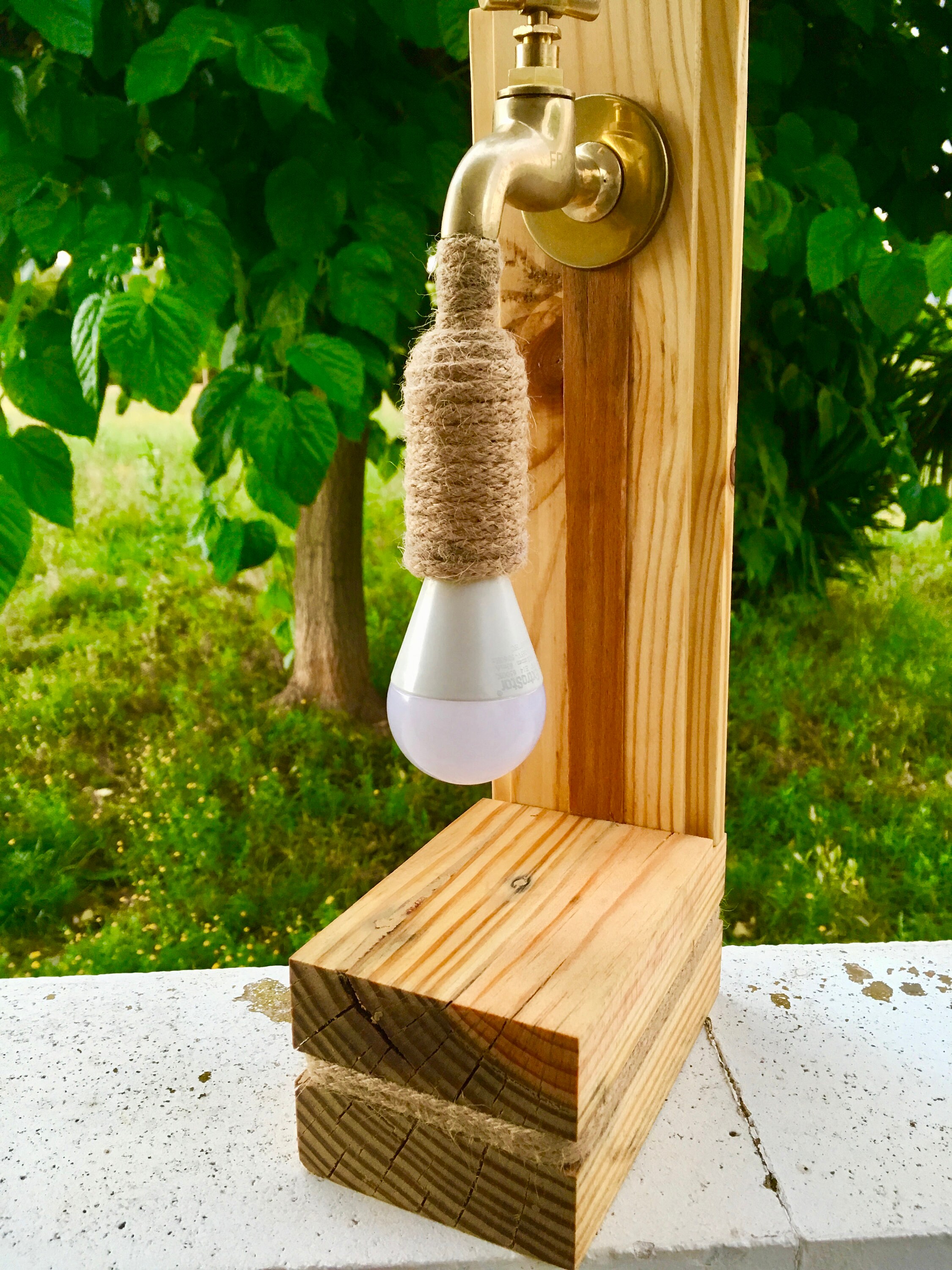 Lampe en Bois Corde et Laiton