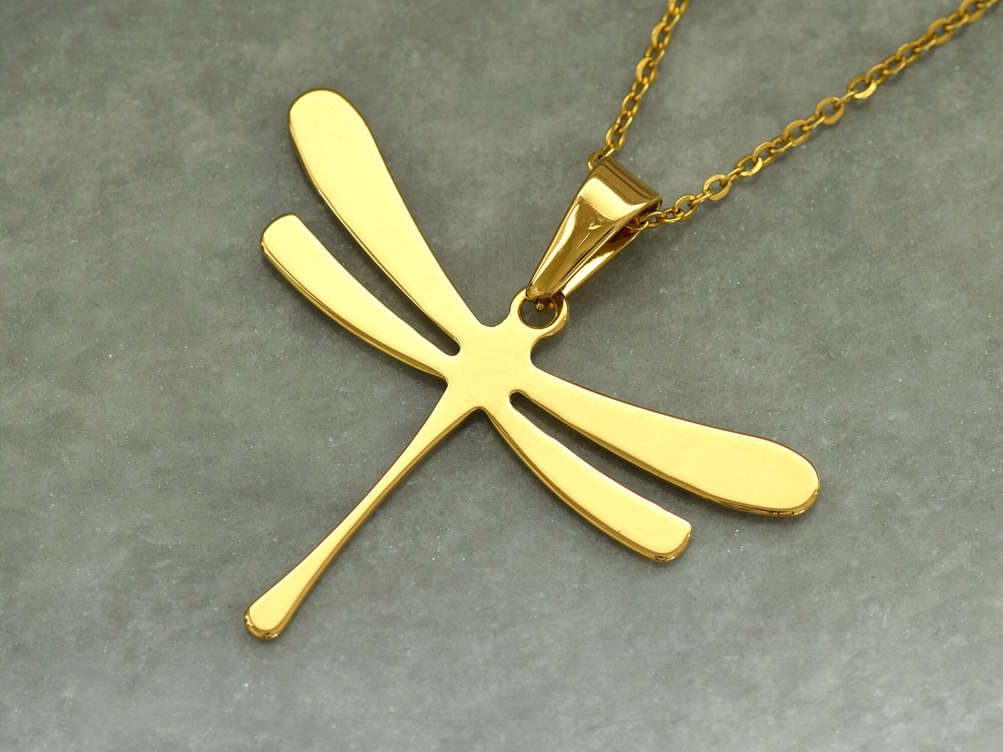 ステンレススチールのゴールドトンボネックレス、フラットゴールド昆虫