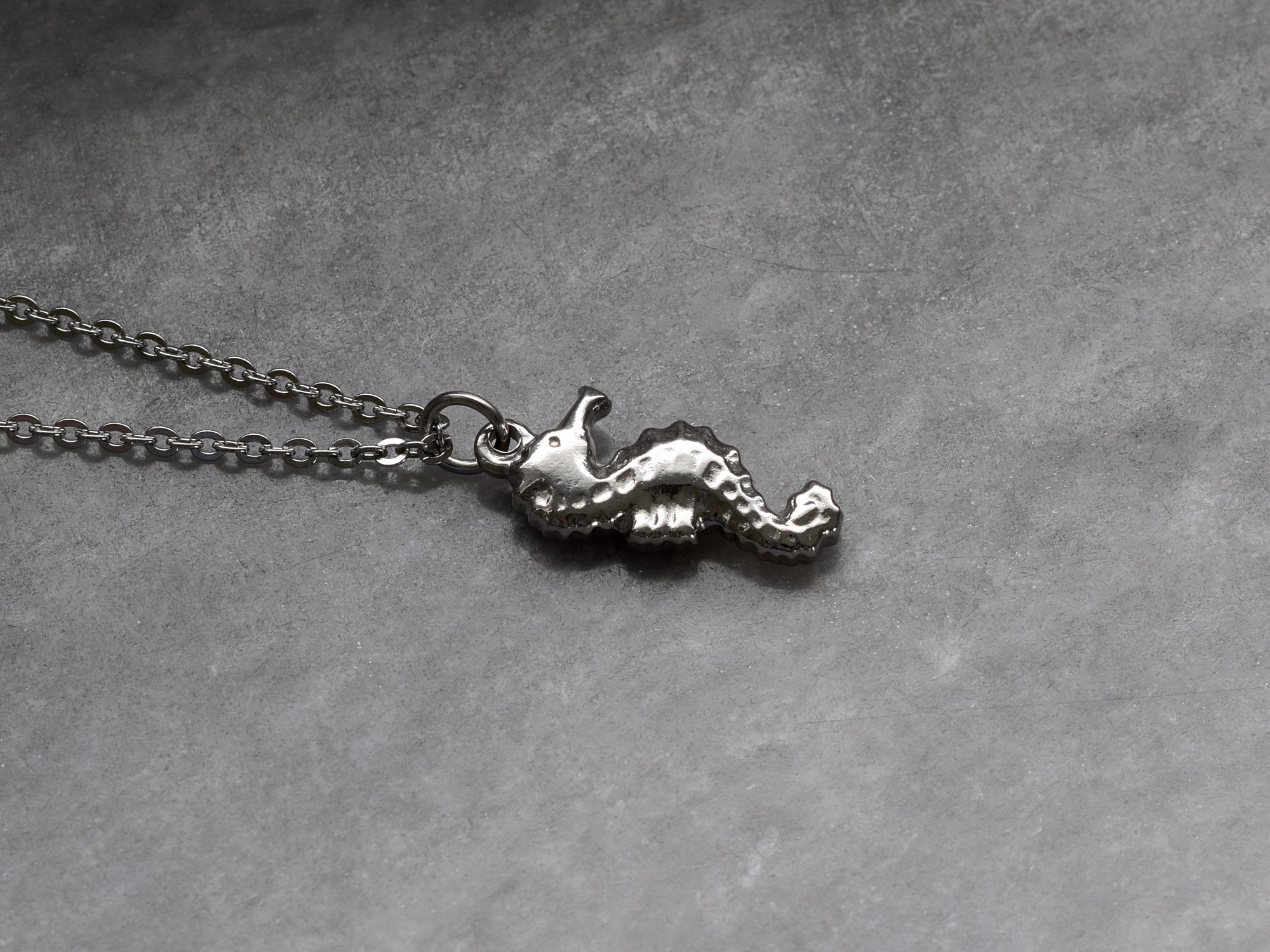 EUEAVAN Collana Con Ciondolo Cavalluccio Marino In Acciaio Inox – Simbolo Di Potere E Autorità – Gioielli Ispirati Al Mare, Oro/Argento