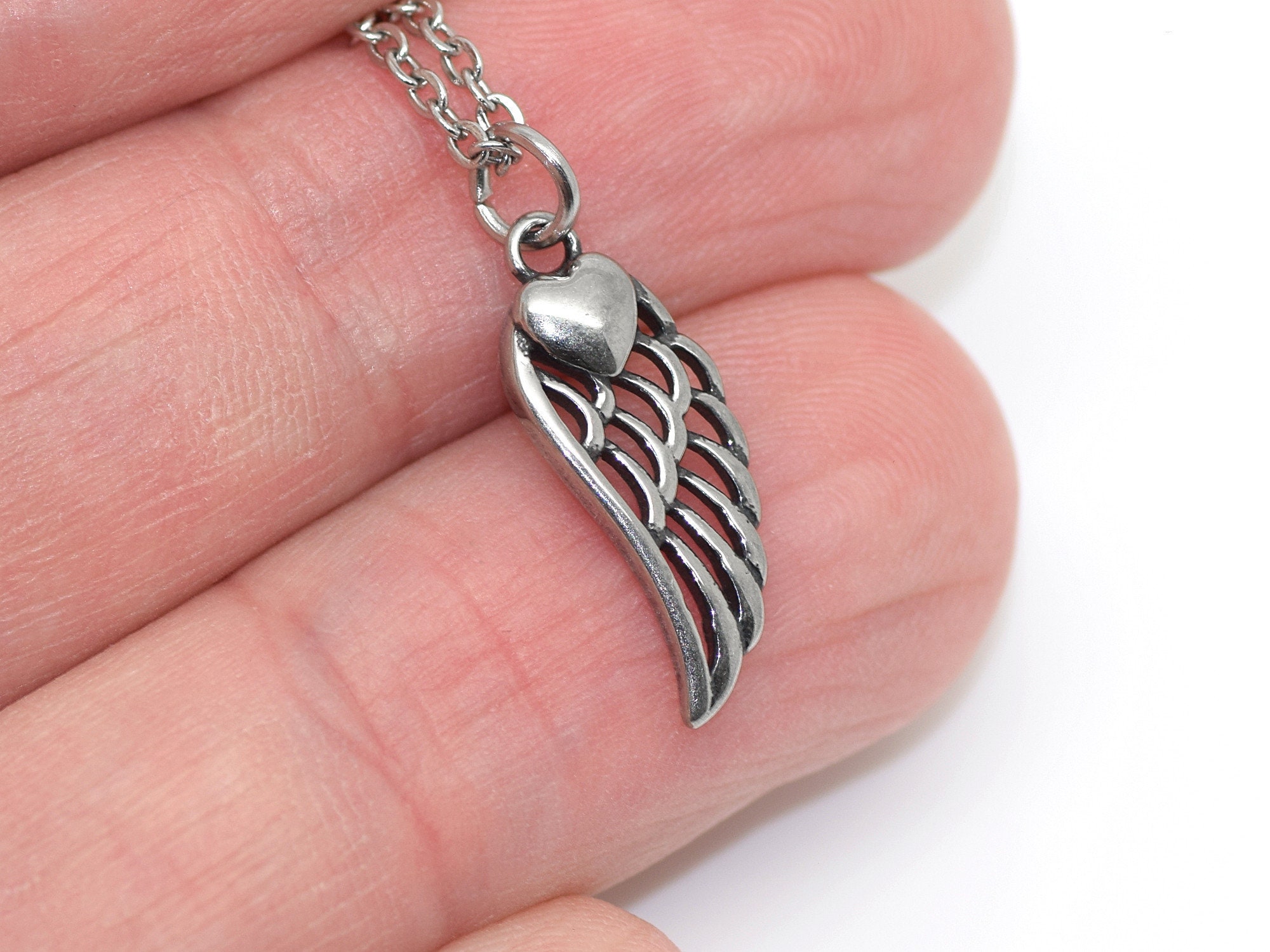 ステンレススチールのハート付き鳥の羽ネックレス、シルバーの羽根