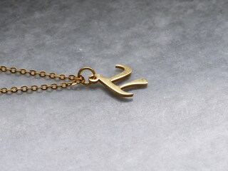 Set Gioielli In Acciaio Inox Oro: Orecchini E Collana Con Lettera Greca Pi (π) - Anallergici, Con Custodia In Flanella