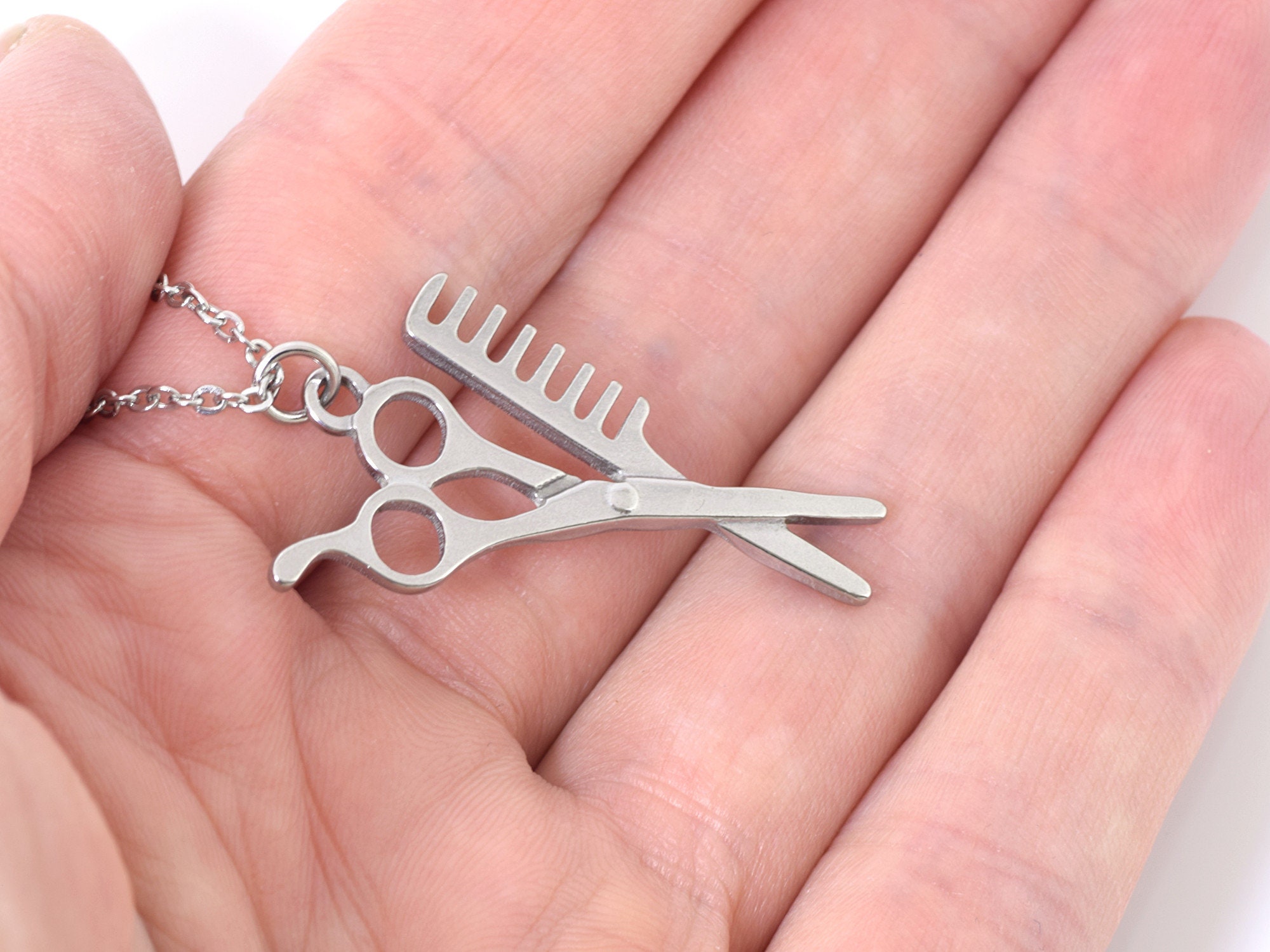 Collana Regalo Per Parrucchieri E Barbieri Con Ciondolo Forbici E Pettine In Acciaio Inossidabile E Cristallo