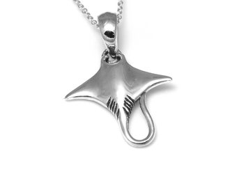 Small Stingray Necklace in 925 Sterling Silver, Ray Fish Jewelry, Beach Jewelry, Ocean Animal Pendant