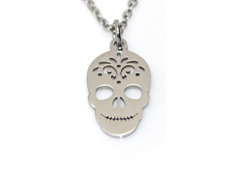 Flat Human Skull Pendant Necklace in Stainless Steel Memento Mori Charm