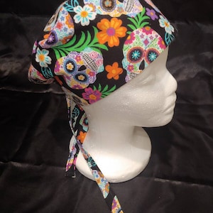 Gorro quirúrgico floral del Día de los Muertos. Gorro quirúrgico para hombre y mujer. OPCIÓN de añadir elástico para pony ta.