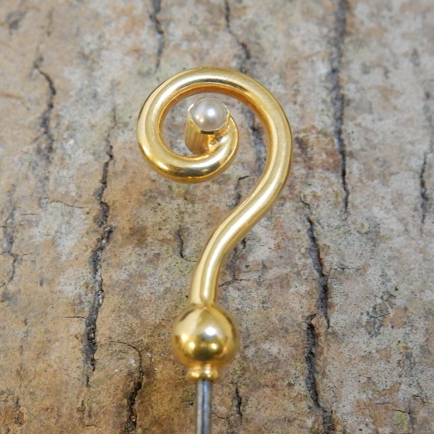 question mark tie pin