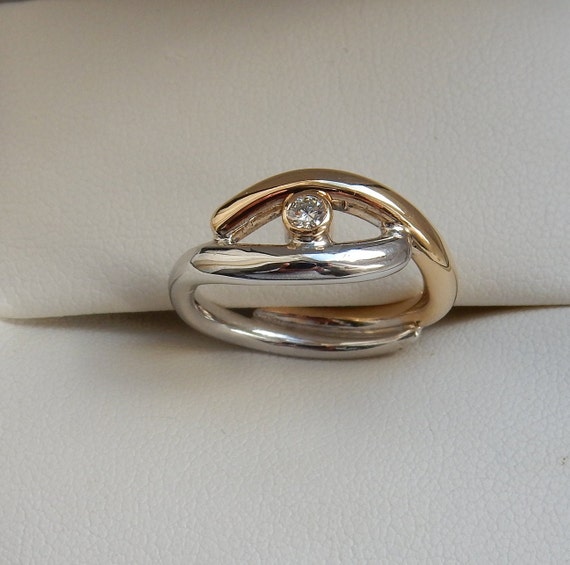 9ct / 9k Gold & Silver Diamond Set Designer Ring. - image 3