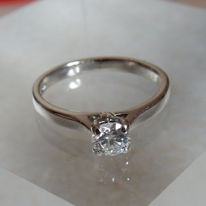 18CT / 18K White Gold Diamond Set Solitaire Ring