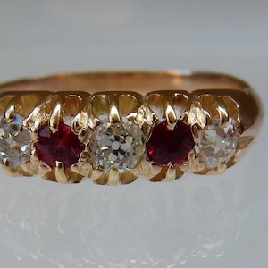 18ct Gold Ruby & Diamond 5 Stone Edwardian Ring.