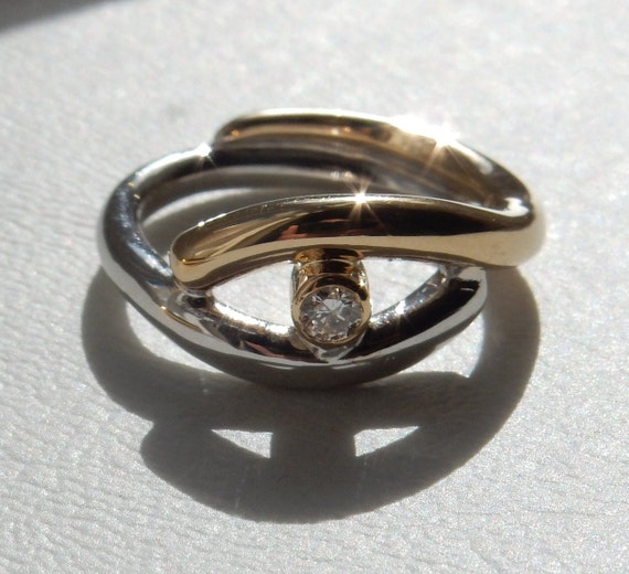 9ct / 9k Gold & Silver Diamond Set Designer Ring. - image 2