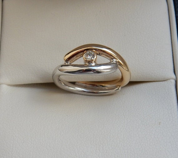 9ct / 9k Gold & Silver Diamond Set Designer Ring. - image 9