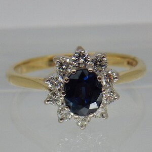 18ct / 18k Sapphire And Diamond Cluster Ring