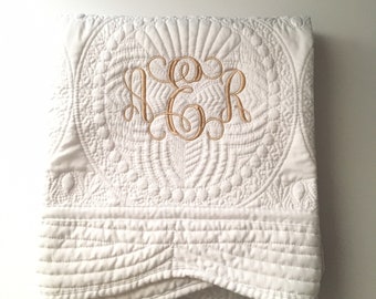 Regalo personalizado de baby shower para nueva mamá - Edredón de recuerdo de reliquia con nombre de bebé personalizado - Manta de monograma bordada para niña o niño