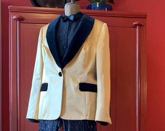 Original 1990er Escada Blazer aus herrlichem Seidensatin, edler Goldton mit schwarzem Samt, Gr. 46