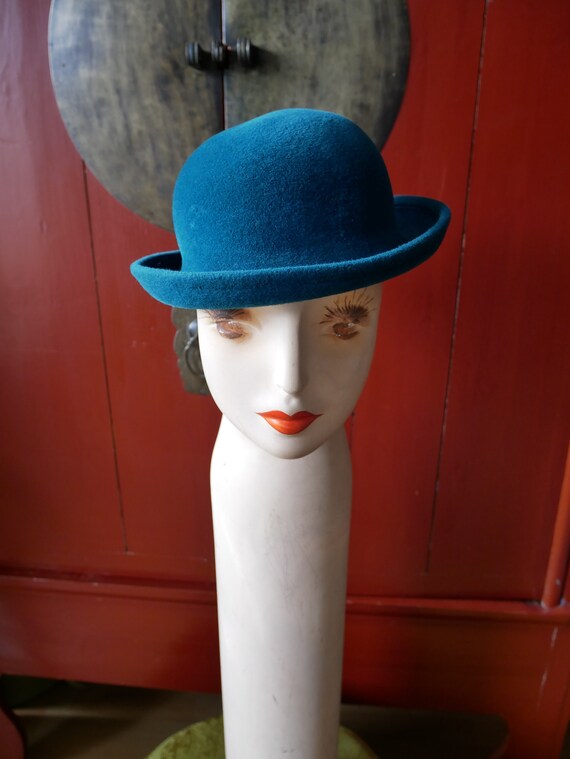 Cool bowler hat for ladies in riding style fine wool felt in petrol green approx. size 56
