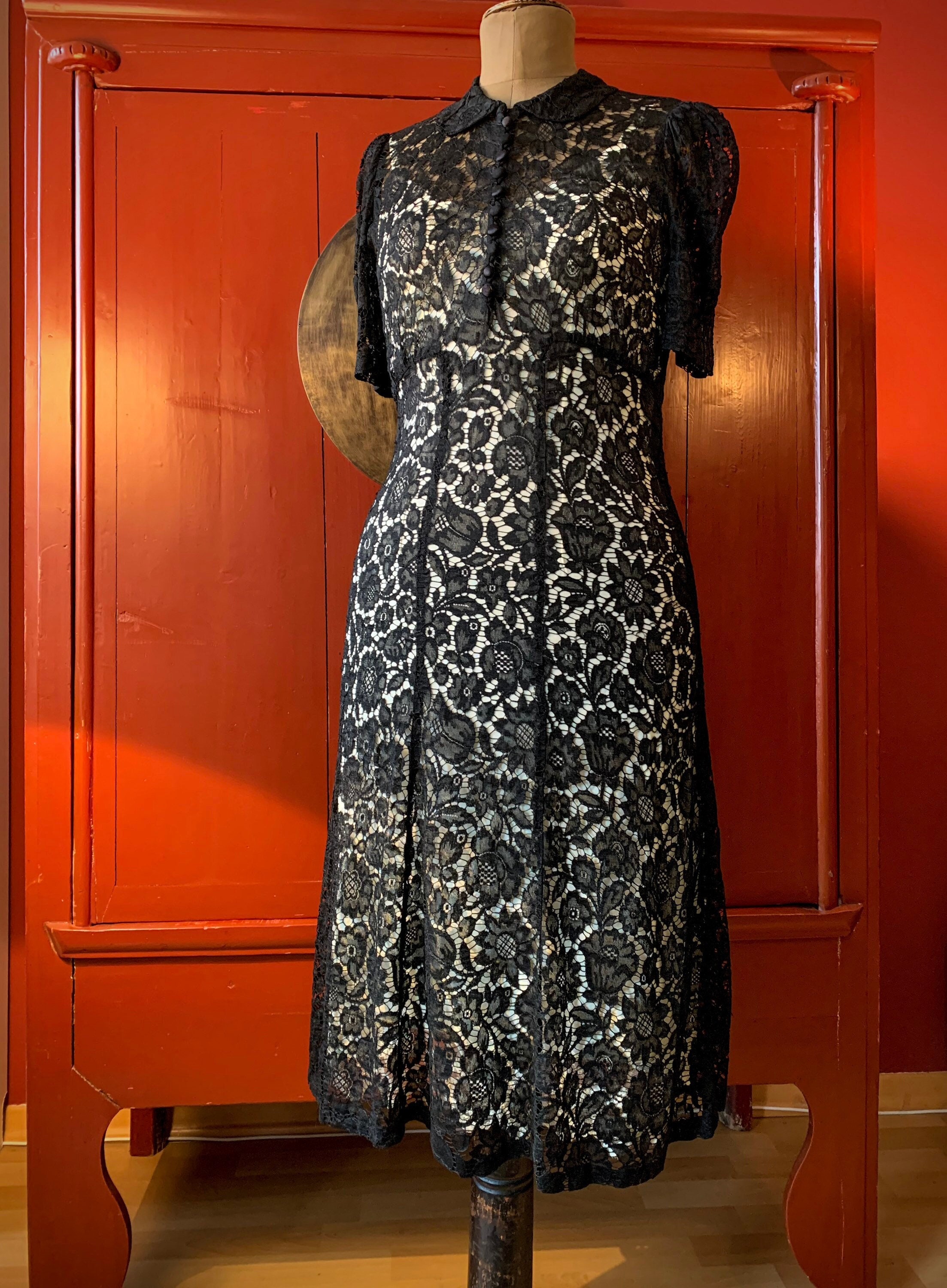 Image of Black velvet evening gown, Coco Chanel, 1930s (photo) (see also