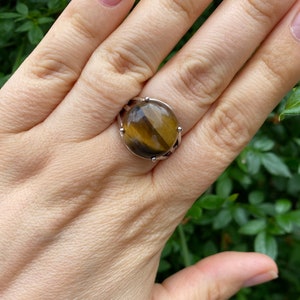 Round adjustable ring in natural Tiger's Eye, Made in France