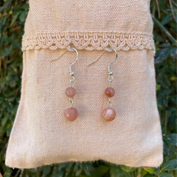 Boucles d'oreilles pendantes à 2 perles  en pierre du Soleil naturelle, Made in France