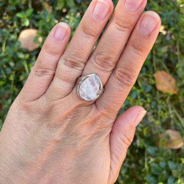 Bague réglable forme goutte en Cristal de roche naturel