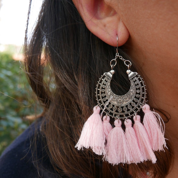 Oriental bohemian earrings in silver lace and pompoms