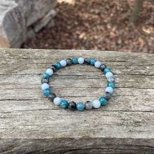 “Triple protection” elastic bracelet in Labradorite, Aquamarine and natural Apatite, Made in France