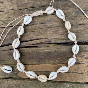 Beige necklace in natural beige cowrie shells, Made in France