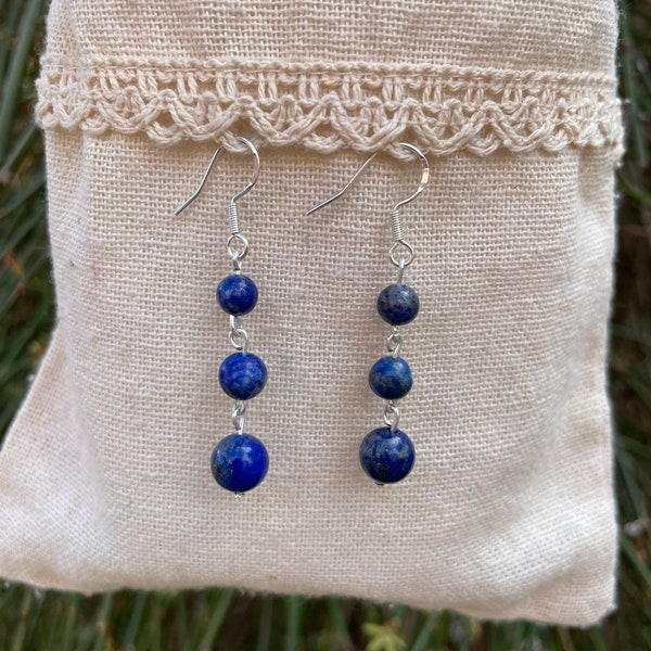 Dangling earrings with 3 beads in natural Lapis Lazuli, Made in France