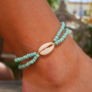 Anklet made of cowrie shells and seed beads, Made in France