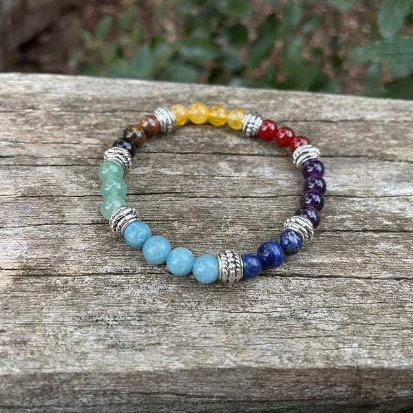 Bracelet élastique 7 chakras en pierres semi-précieuses et perles argentées, Made in France