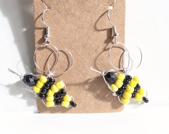 Bumblebee earrings, beaded dangles, bumblebee dangles, bee earrings, yellow and black earrings