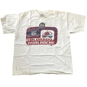 CustomCat Colorado Avalanche Vintage NHL T-Shirt Ash / 2XL