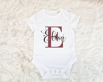 Body - Babybody kurzarm Newborn weiß Buchstabe-Letter rosegold Glitzer personalisiert Geschenk zur Geburt mit Namen