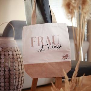Frau mit Klasse Shopper personalisiert aus Jute als Geschenk