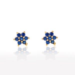 925 pendientes, sementales de flores, pendientes de oro, tachuelas de zafiro, pendientes de oro, pendientes diminutos, tachuelas cz, delicada, sementales de plata, piercing