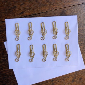 Set of 10 quality music musical treble clef coloured metal paper clips for stationary, cards, pictures, scrapbooking, art projects. image 5