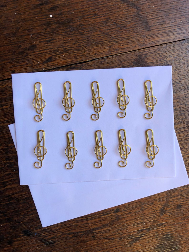 Set of 10 quality music musical treble clef coloured metal paper clips for stationary, cards, pictures, scrapbooking, art projects. 画像 5